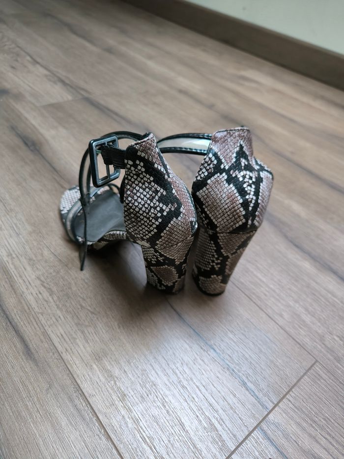 Sandales à talons motif animal - photo numéro 2