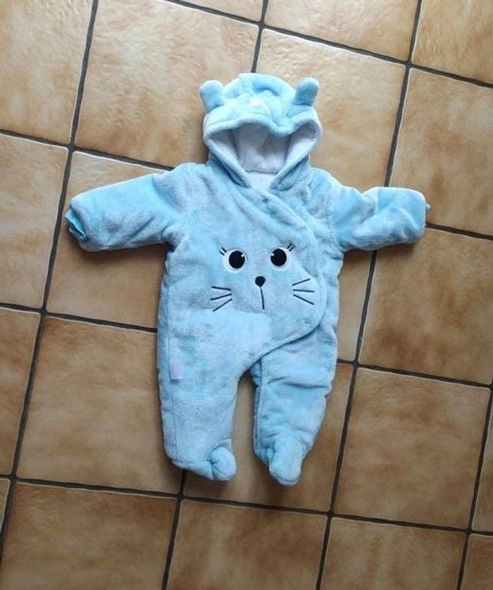 Combinaison polaire bleue, taille 12 mois.