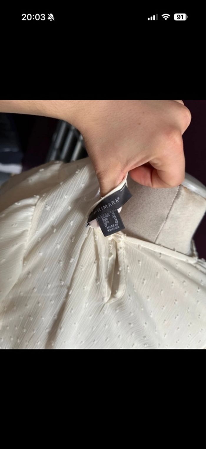 Blouse à petit pois et volants fermeture bouton cou manche mi longue transparente - photo numéro 5