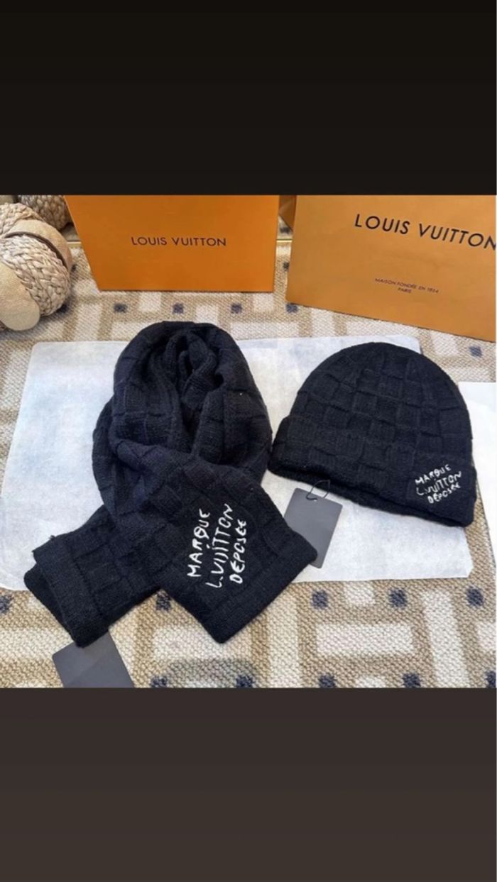 Bonnets + écharpe lv