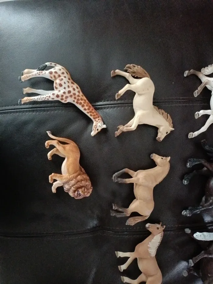 Figurines 4 euros l unité - photo numéro 4