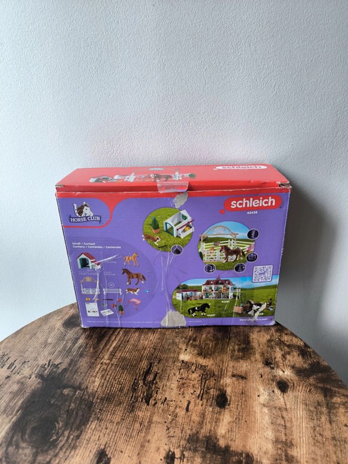 Enclos pour chevaux d'Hannah avec ruby la chienne Schleich 42458 neuf - photo numéro 3