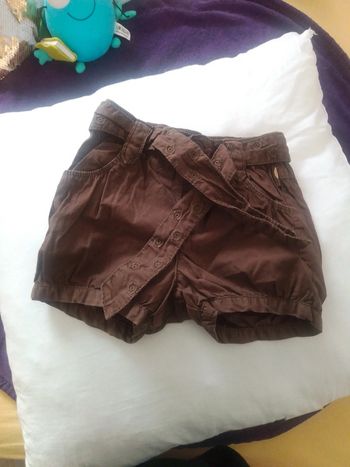 Short en coton et broderie anglaise