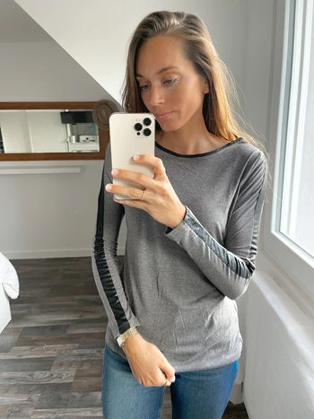 🌟 Haut manches longues gris et noir sur les bras neuf avec étiquette