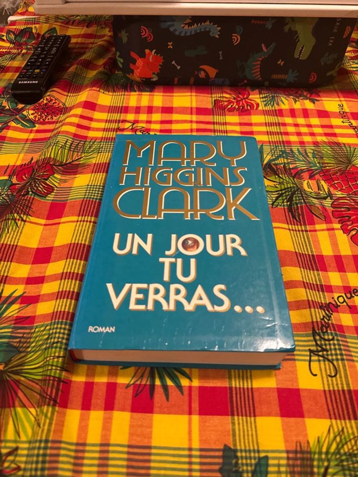 Livre un jour tu verras - Mary Higgins Clark