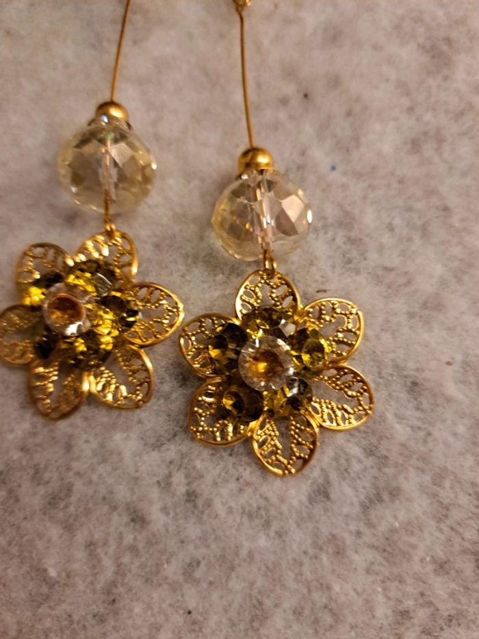 Boucles d'oreilles pendante avec strass vert kakie - photo numéro 8