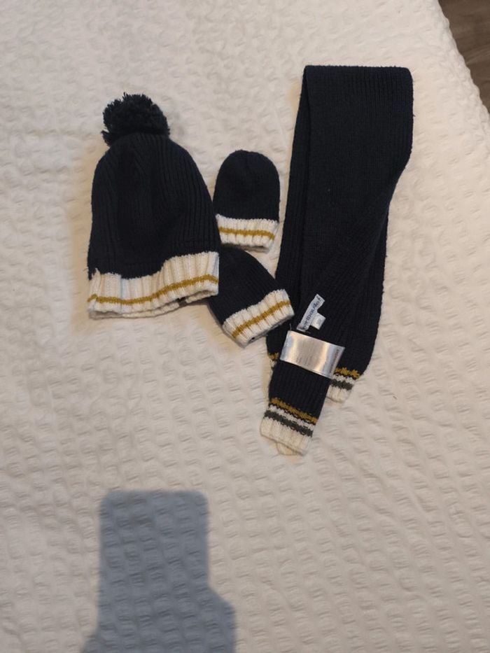 Lot chapeau, gants écharpe pour bébé