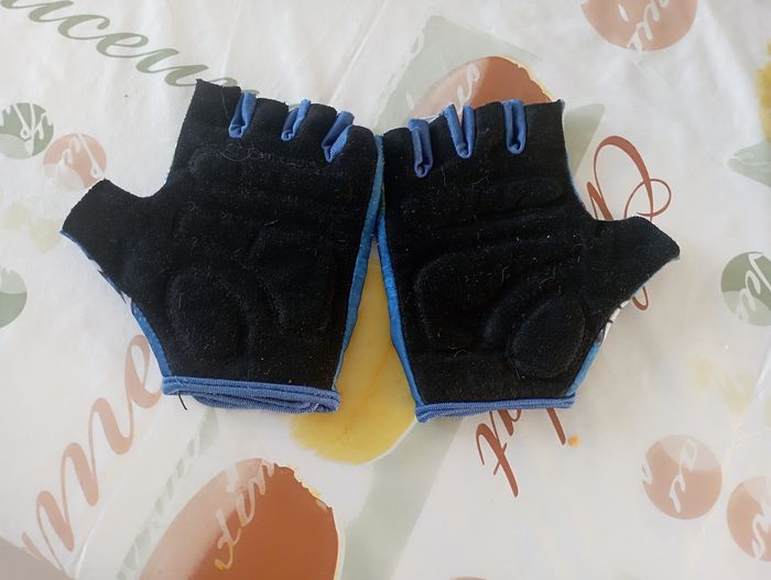 Gants de vélo bleu Avengers 6/8 ans 1€ - photo numéro 2