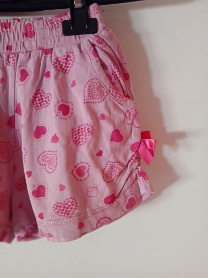 Joli short rose. 3 ans - photo numéro 4
