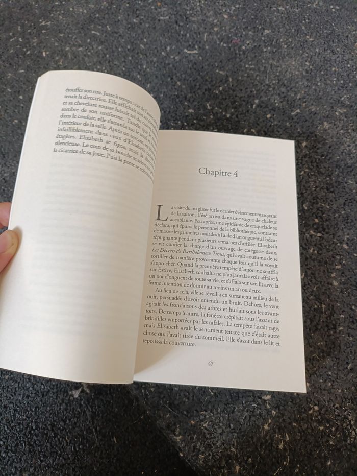 Livre "Sorcery of thorns" - photo numéro 7