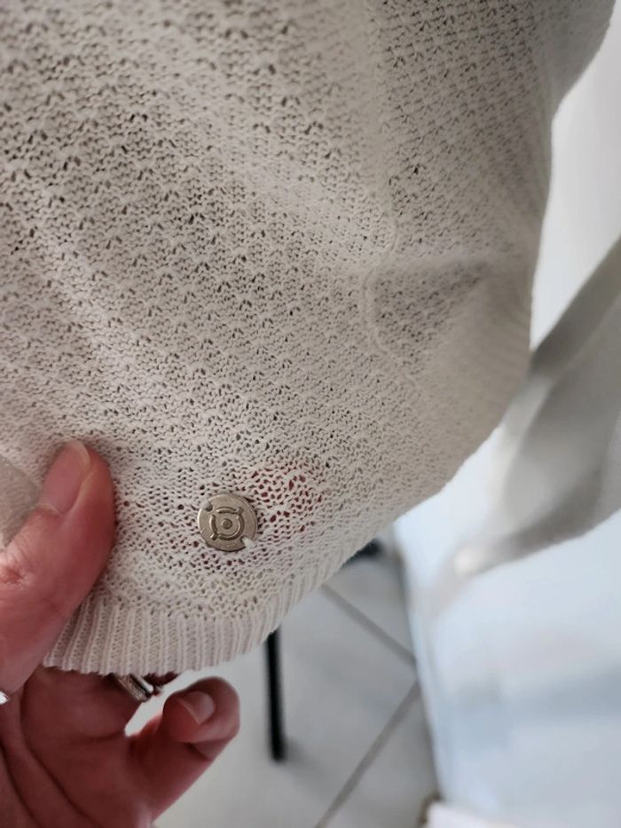 Très joli Pull Blanc col V de chez Bonobo et de taille 36 - photo numéro 3