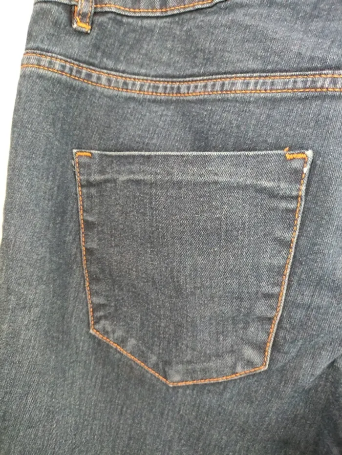 Jean pantacourt slim fit Kiabi – T42 – jamais mis Kiabi – Taille 42 - photo numéro 9