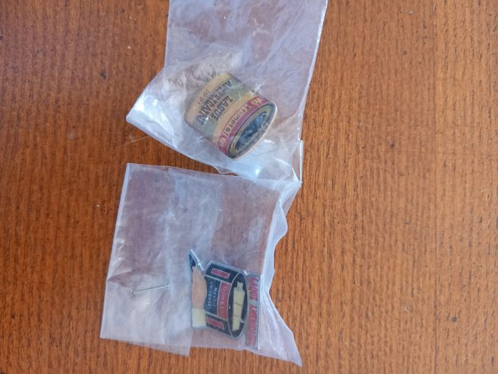 Lot 2 pin's laqué americaine - photo numéro 4