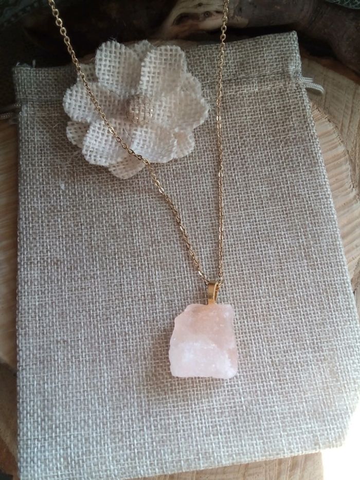 Collier en pierre de sel rose de l'Himalaya
