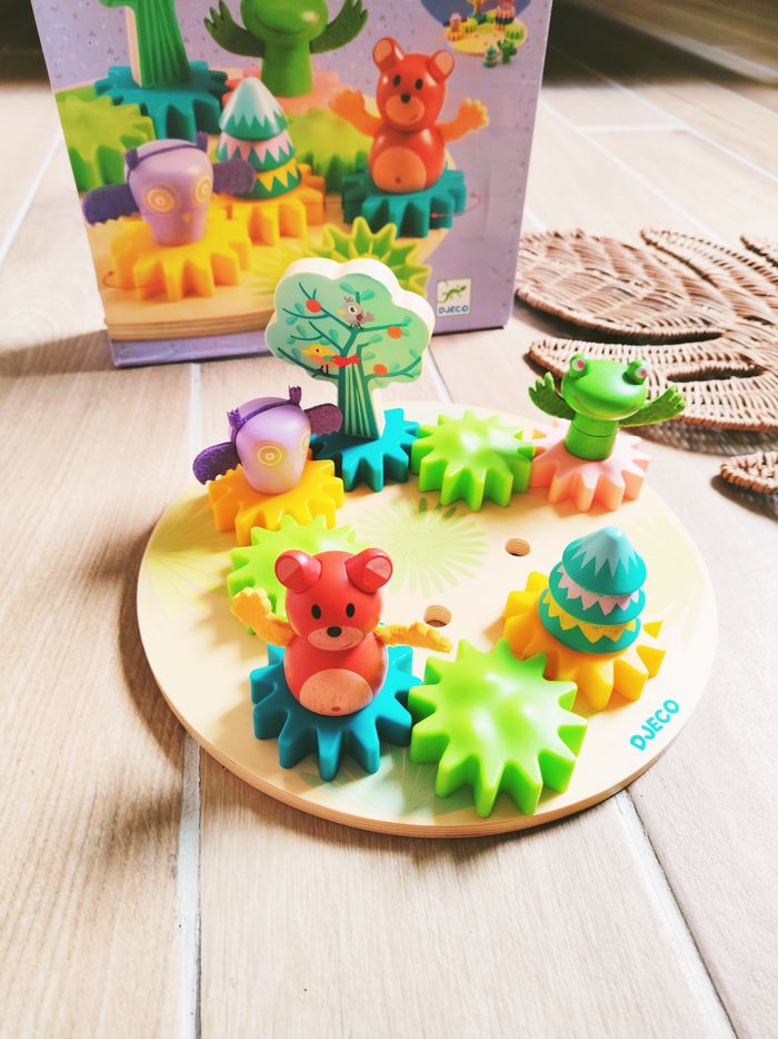 🐸 Jeu d'engrenages à empiler Woodytwist avec animaux en bois marque Djeco - photo numéro 2