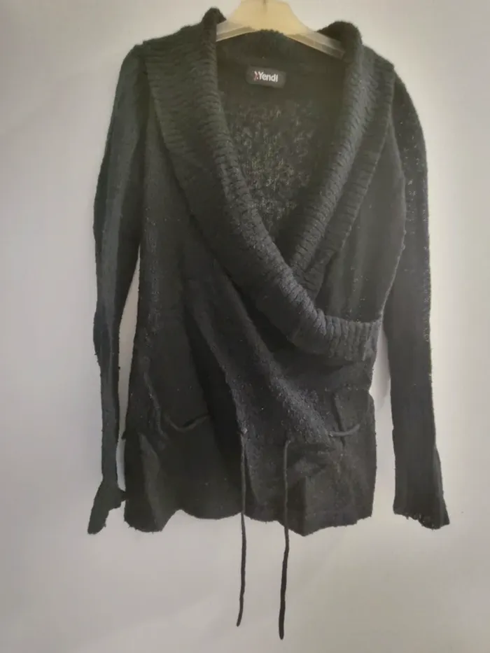 Pull noir