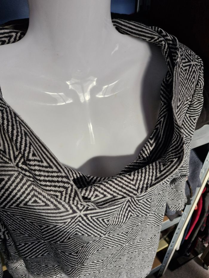 Superbe pull jaquart col large à revers drapé - photo numéro 5