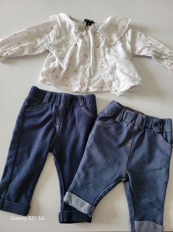 👕👖 Lot Kiabi – 1 mois – Blouse + 2 jeans