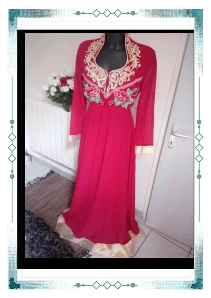 🌺 NEUF robe avec poitrine brodée - photo numéro 2