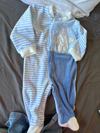 Pyjama neuf en velours 9m