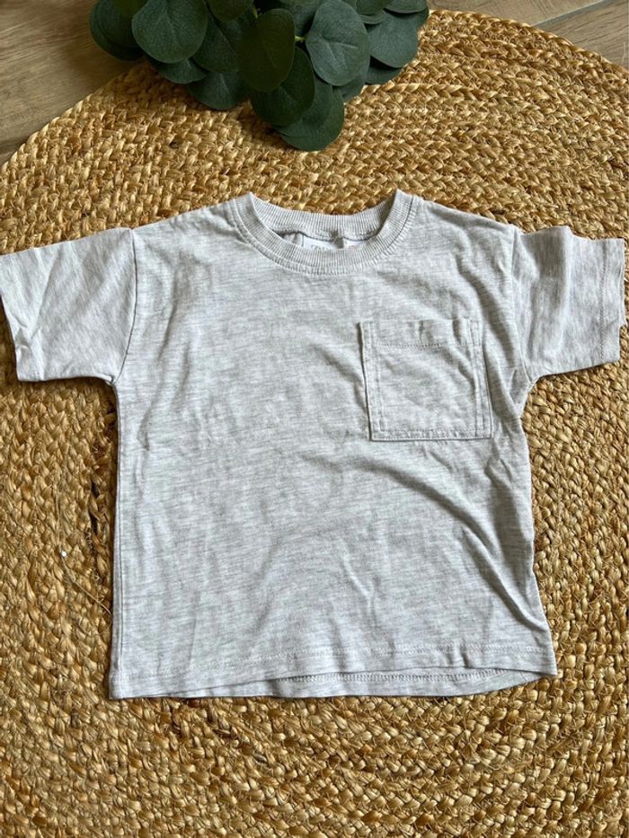 Lot 2 Tee-shirts Zara 12-18m - photo numéro 3