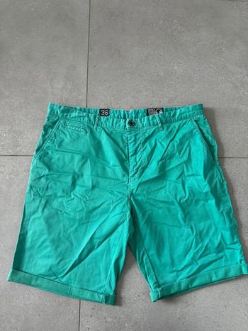 Short turquoise Hero Seven 36, très bon état, taille 48x50cm