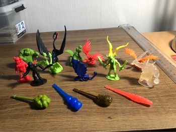 Lot figurines monochromes accessoires dreamworks dragon, how to train your dragon