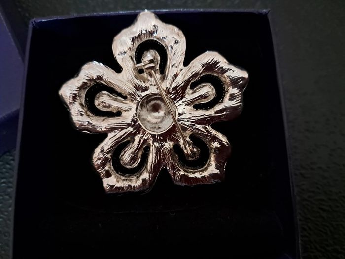 Broche Neuve - photo numéro 3