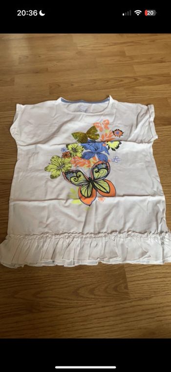 T-shirt blanc avec fleurs et papillon 12 ans
