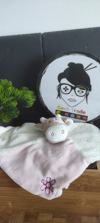 Noukie's Lola vache doudou plat beige rose fleur Marguerite Ancien Blanc Écru