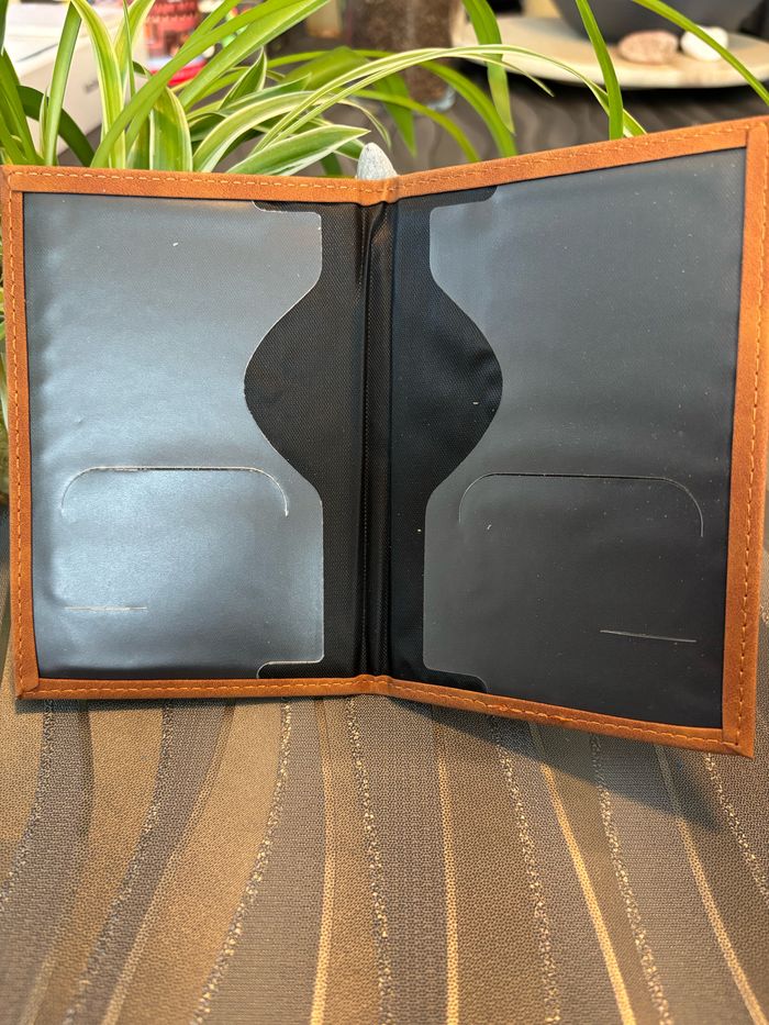 Pochette passeport - photo numéro 2