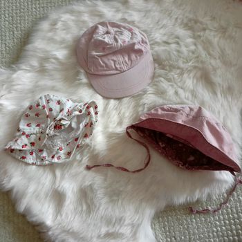 Lot chapeau bébé fille