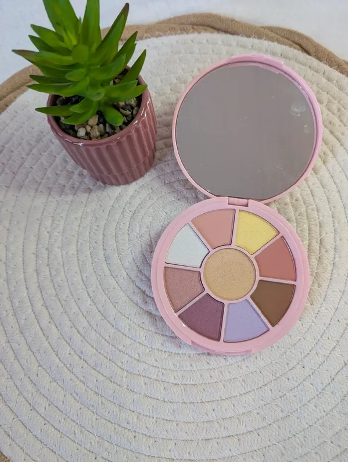 🎂 Palette cookie shadow – Revolution - photo numéro 2