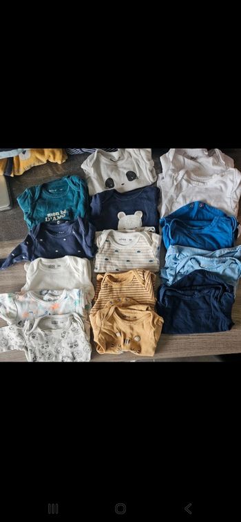 Lot bodies 6 mois