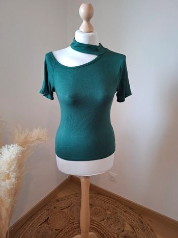 T-Shirt vert sapin asymétrique taille S/M 36/38