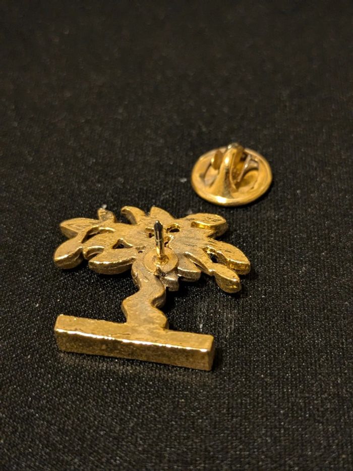 Pin's Banzaï doré belle qualité - photo numéro 2