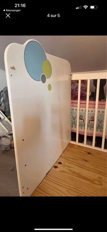 Lit à barreaux sans matelas