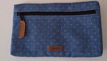 Pochette Cabaïa zippée bleu ciel à pois blancs