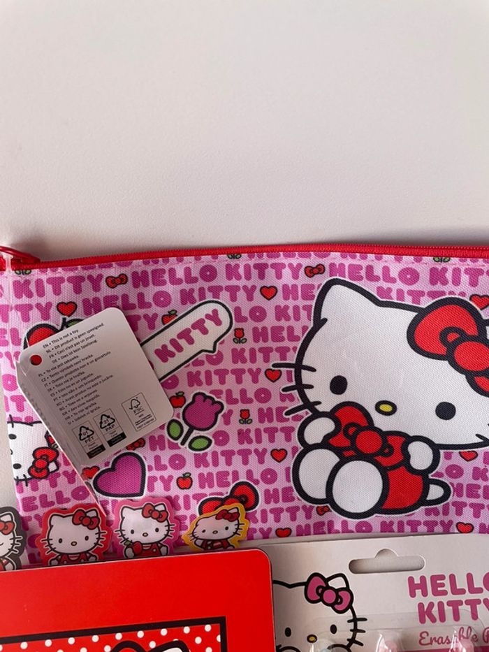 Carnet + 3x stylos + trousse hello kitty - photo numéro 4