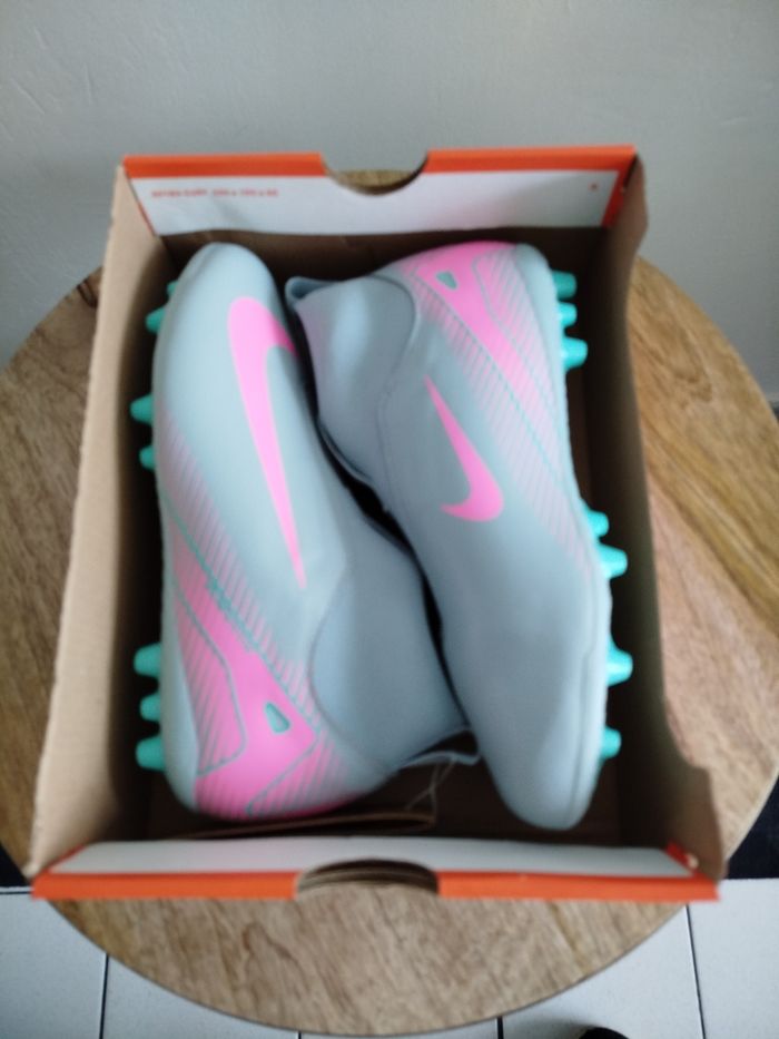 Crampons Nike T 36 - photo numéro 9