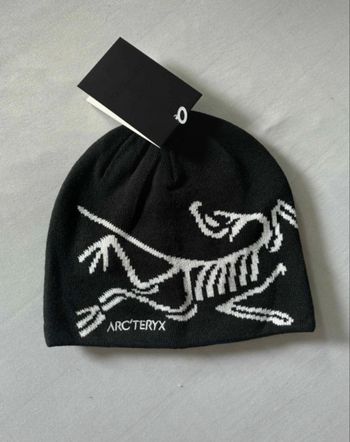 Bonnet Arc’teryx blanc et noir