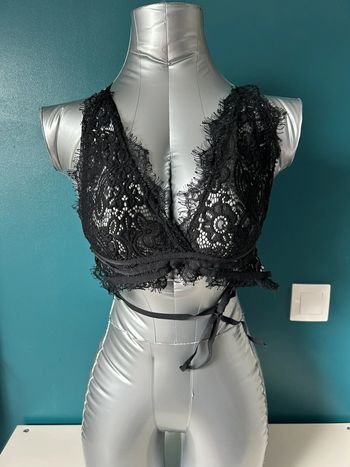 Brassière noire avec dentelle - taille M\L