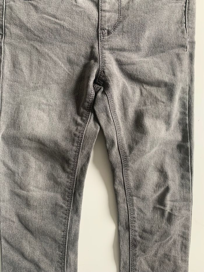 Jean gris Kiabi taille 6 ans - photo numéro 2