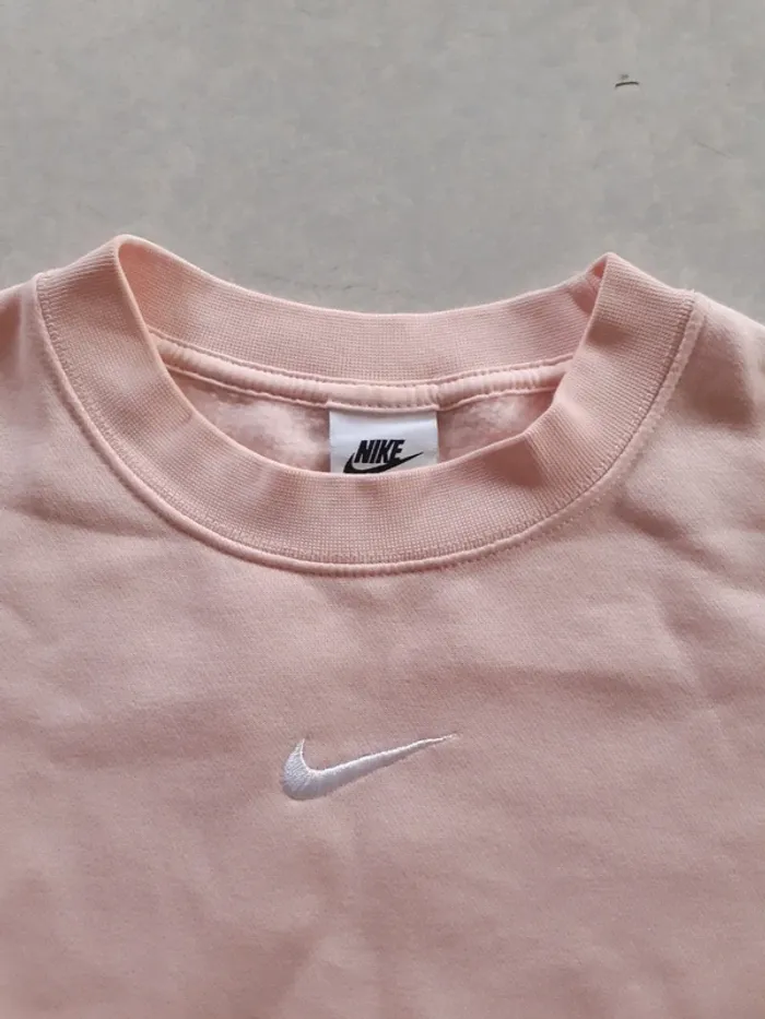 Pull rose Nike - photo numéro 4