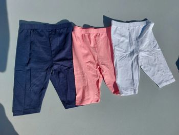 Lot 3 leggings courts 2 ans