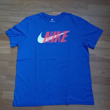 T-shirt Nike