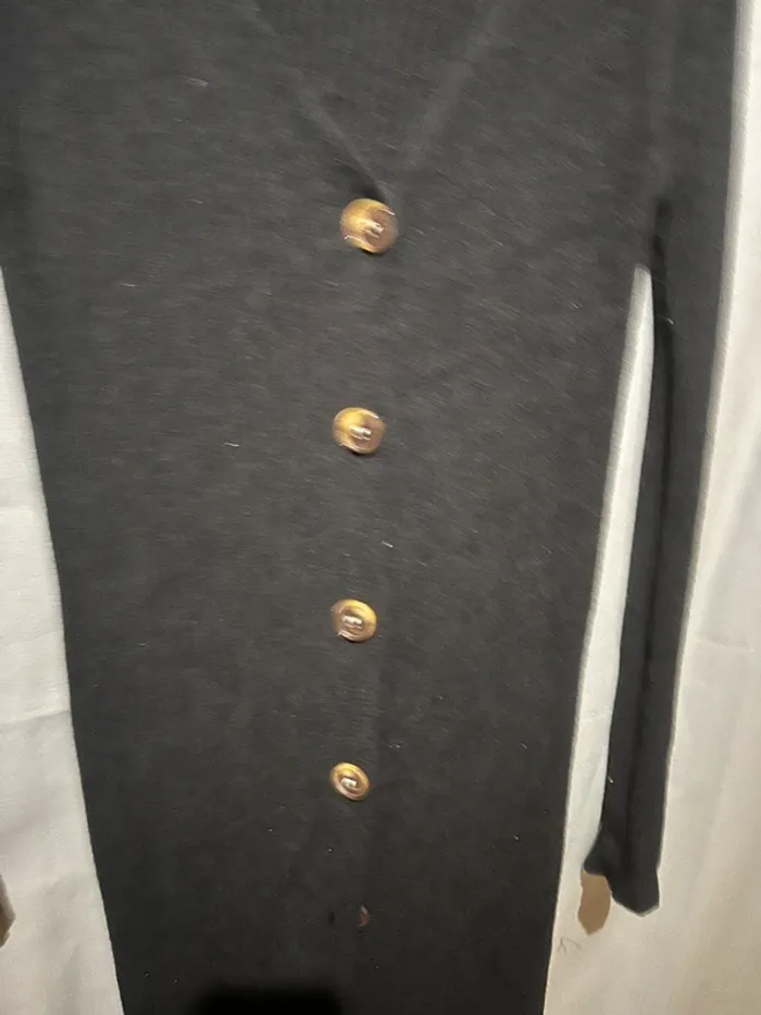 Long gilet ou robe noir - photo numéro 2