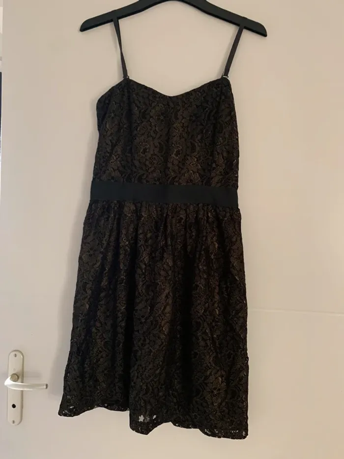 Robe noire et dorée dentelle fête taille M Gémo