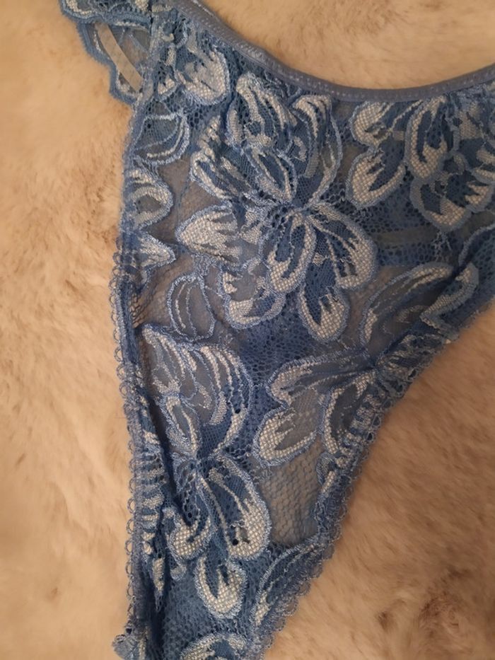 Tanga bleu pâle fleuri - photo numéro 6