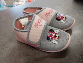 paire de chaussons disney minnie pointure 30